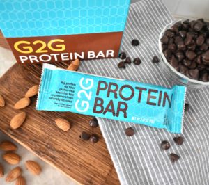 almond-chocolate-chip-organic-protein-bar